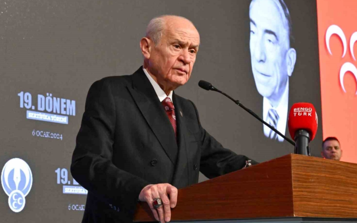 Bahçeli, AYM kararını tanımayan Yargıtay üyelerini kutladı